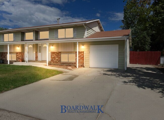 Building Photo - 3944 Crown Ave