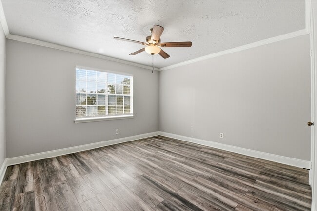 Building Photo - 1406 Grand Valley Dr