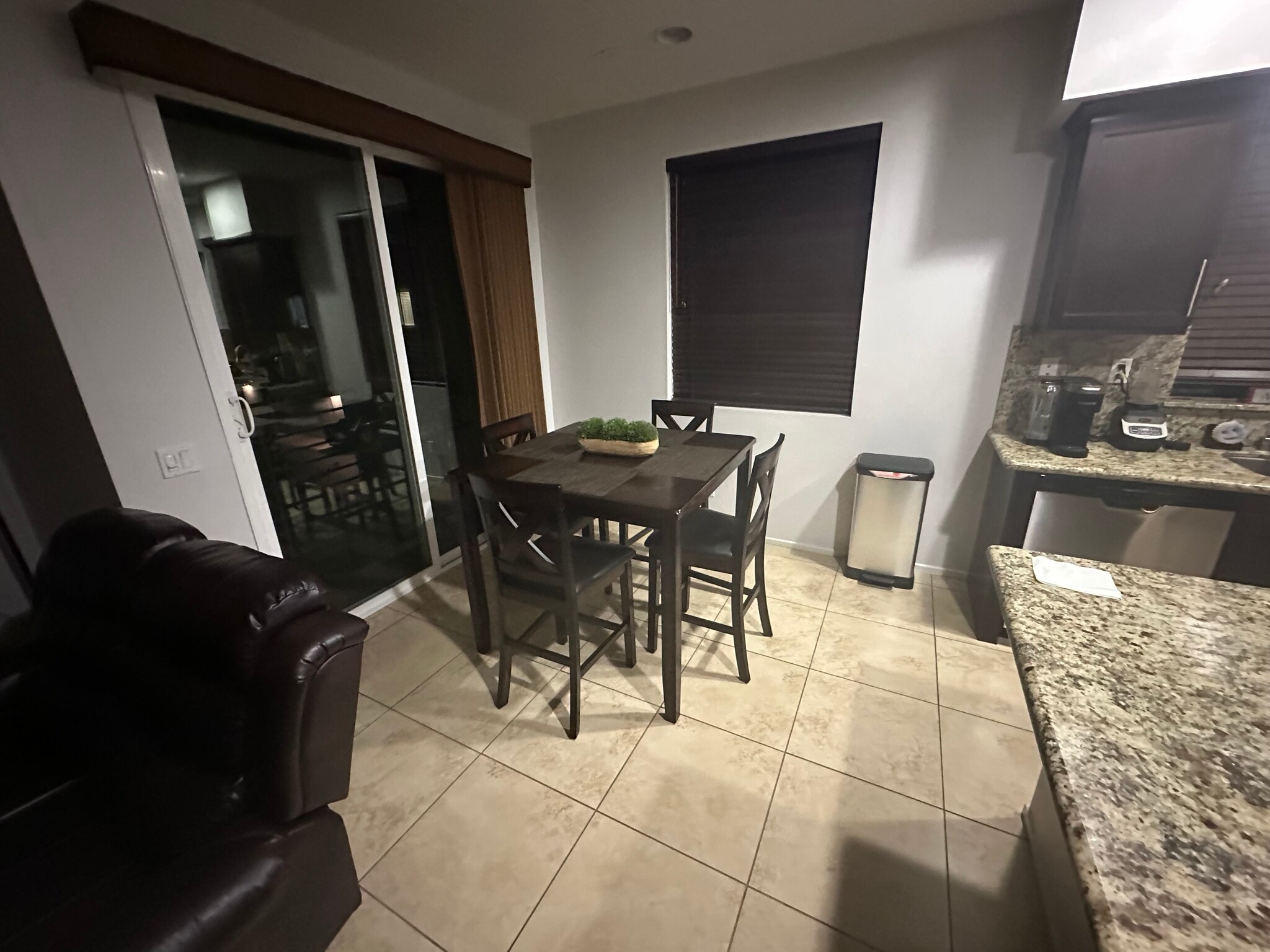 Building Photo - 315 Royal Gln