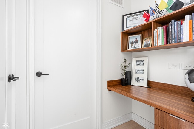 Building Photo - 877 N East St