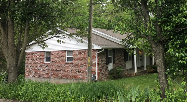 Building Photo - 814 S Fairview Rd