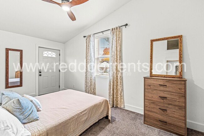 Building Photo - 1619 N Tacoma Ave