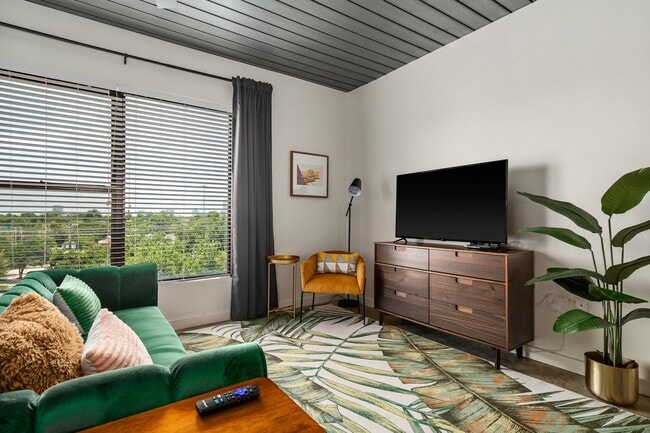 Building Photo - Midtown Studio! 50% Off Fees + $1,000 GC!