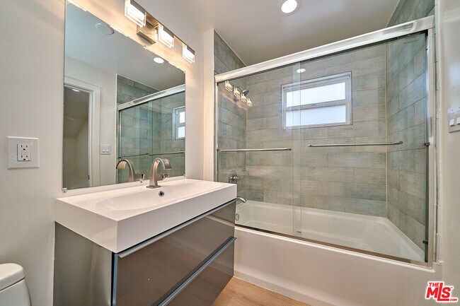 Building Photo - 347 S Highland Ave