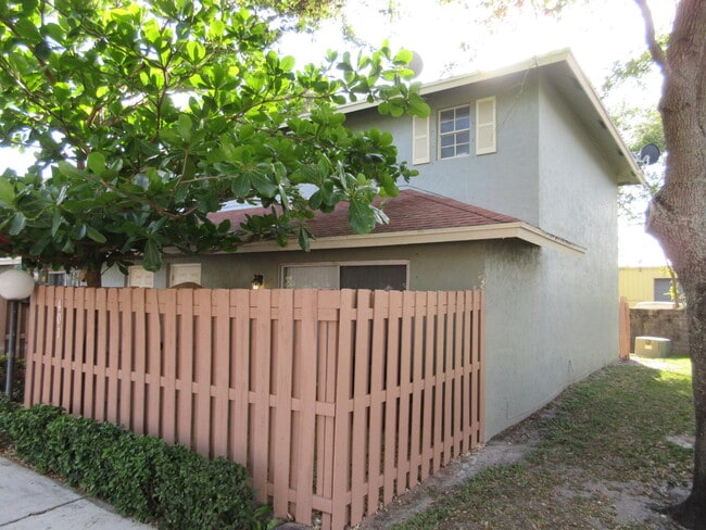 Primary Photo - 401 Cypress Wy