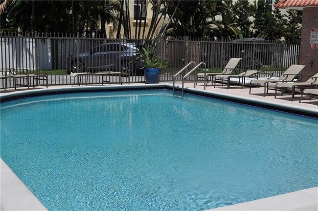 Primary Photo - 615 NE 12th Ave