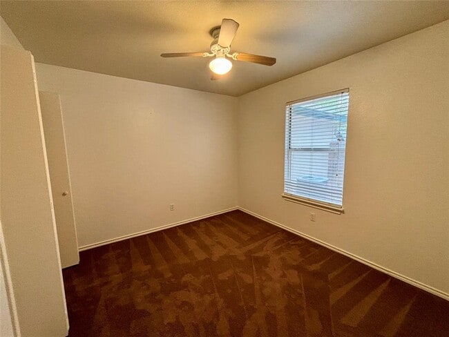 Building Photo - 808 Lone Star Dr