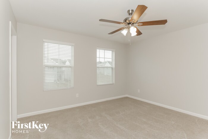 Building Photo - 10226 Holly Park Dr