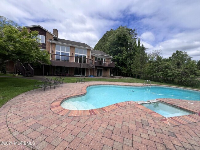 Building Photo - 84 Wickapecko Dr