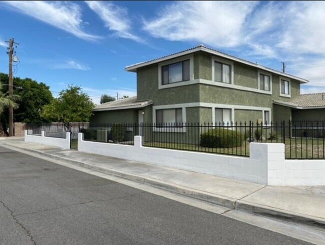 Delightful townhouse-style apartments triplex. - 33085 Moreno Rd