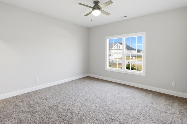 Building Photo - Spacious Living in Stateside – Comfort, Style & Convenience!