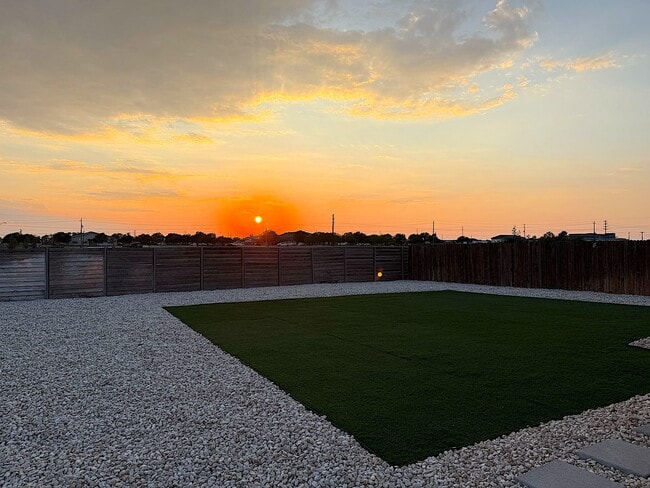 Building Photo - 2060 Cliffbrake Way