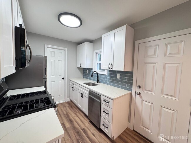 Building Photo - 6 Seaglade Cir