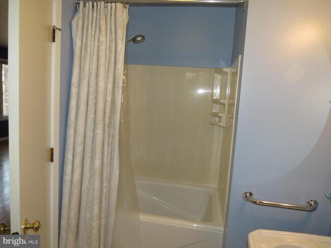 Building Photo - 30 Kings Grant Rd