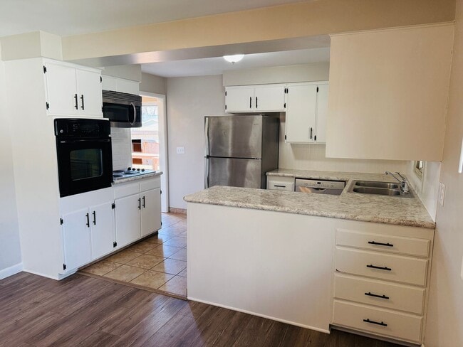 Building Photo - Dog Friendly 4 Bedroom - Billings West End