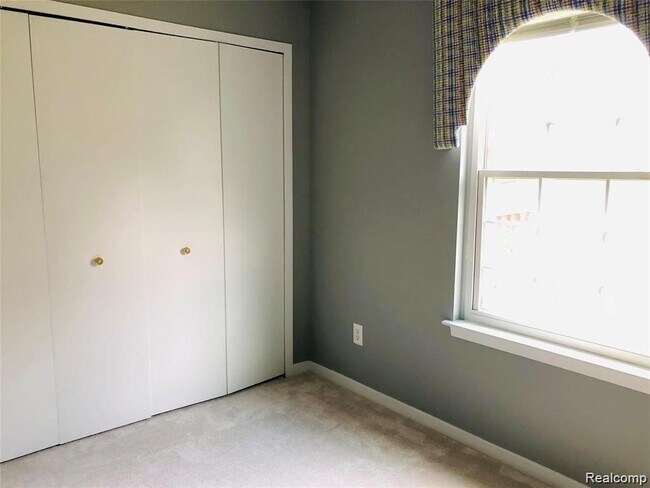 Building Photo - 41419 Cornell Dr