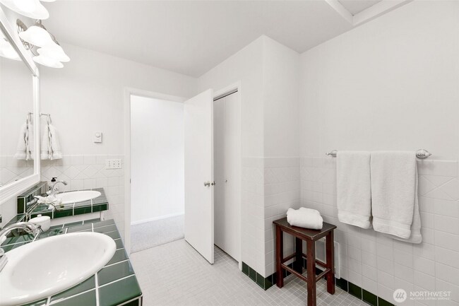 Building Photo - 6917 Olive Ave