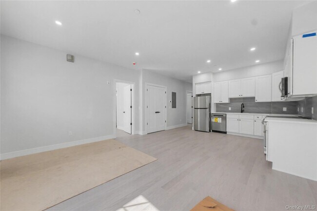 Building Photo - 10 Market St