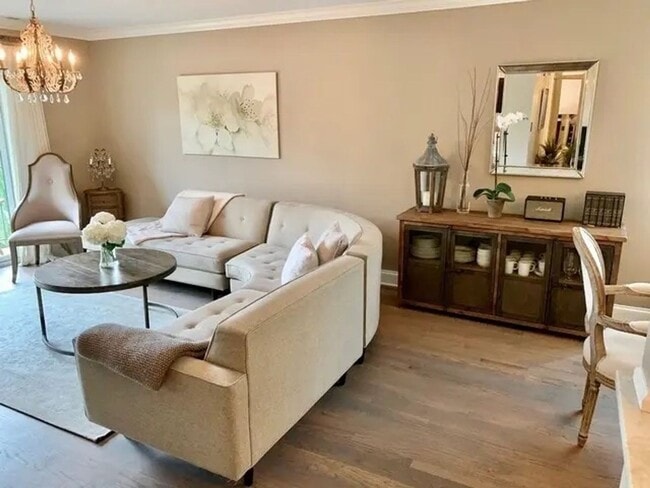 Building Photo - Beautiful 2-bedroom & 2-Bathroom Condo in Glenview