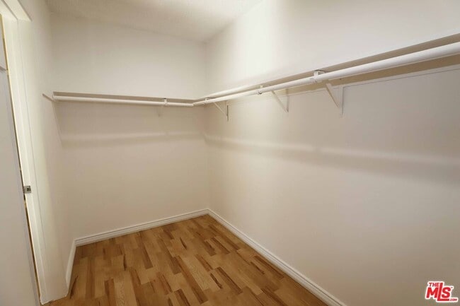 Building Photo - 1025 S Sherbourne Dr