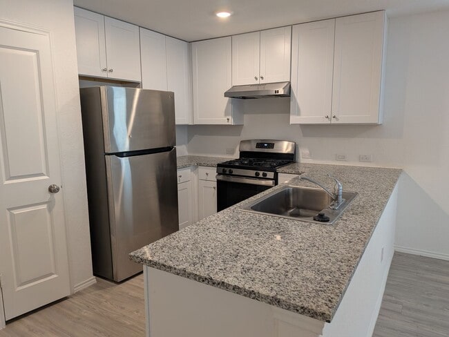 Building Photo - Fresh and Clean in New Braunfels!!