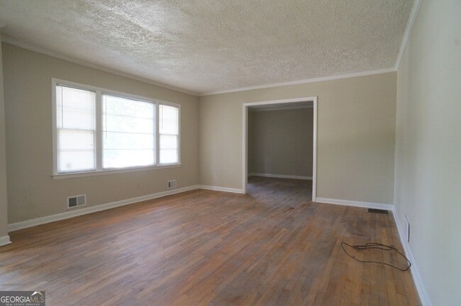 Building Photo - 435 S Barnett Shoals Rd