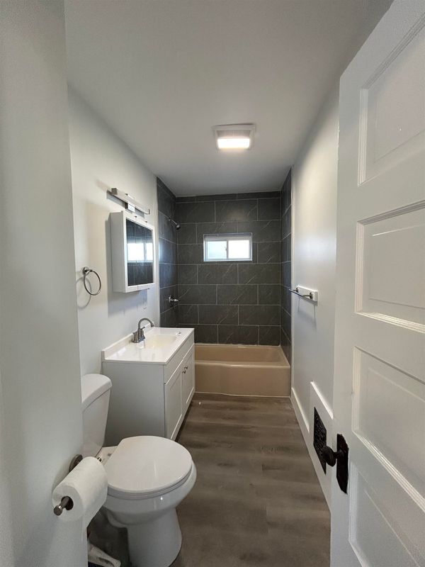 Building Photo - 6 Holmes, 2