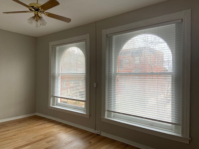 Building Photo - 212 W Lee St