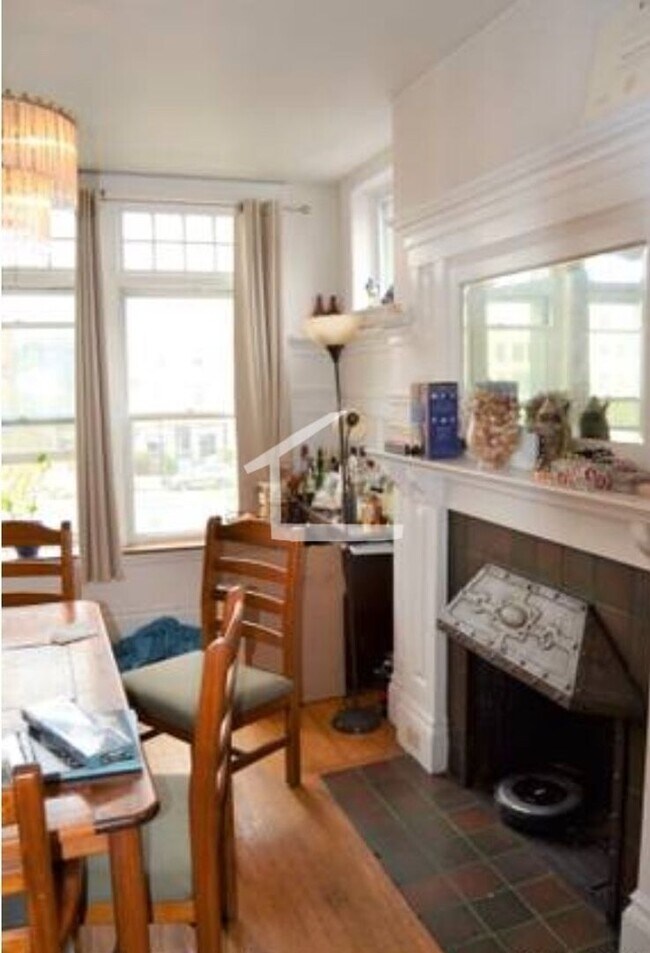 Building Photo - 9/1 Huge 5BR/2BA in the heart of Davis Sq!