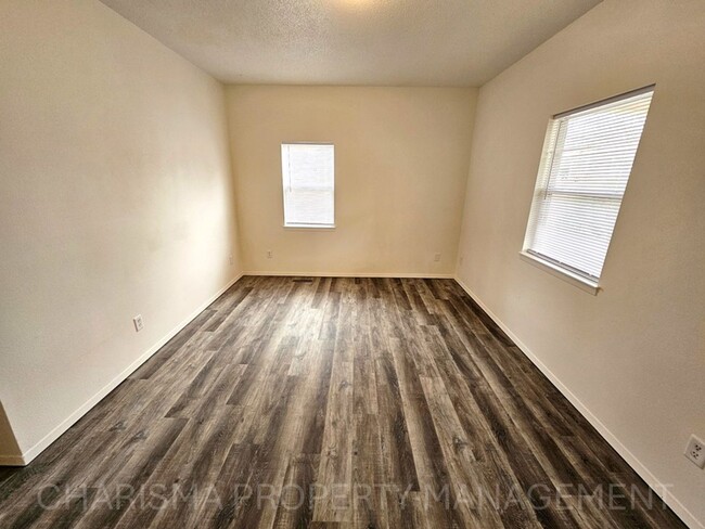 Building Photo - Cozy Two-Bedroom Apartment – Great Locatio...