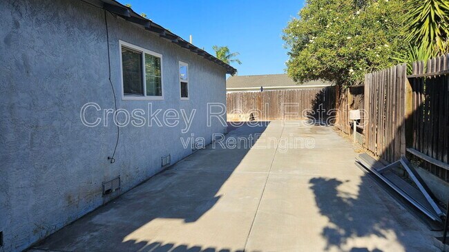 Building Photo - 929 Jensen Cir