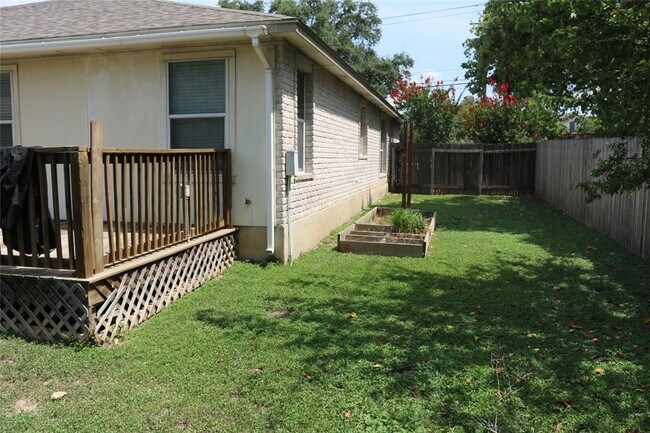 Building Photo - 1811 W Pflugerville Pkwy