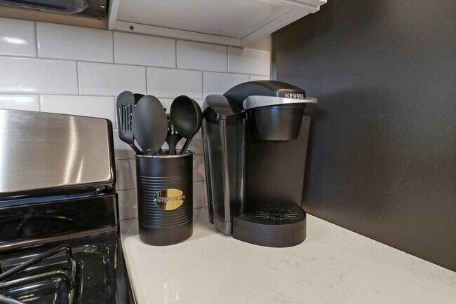 Building Photo - 5015 Main St