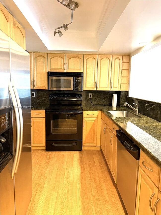 Building Photo - 3800 N Hills Dr