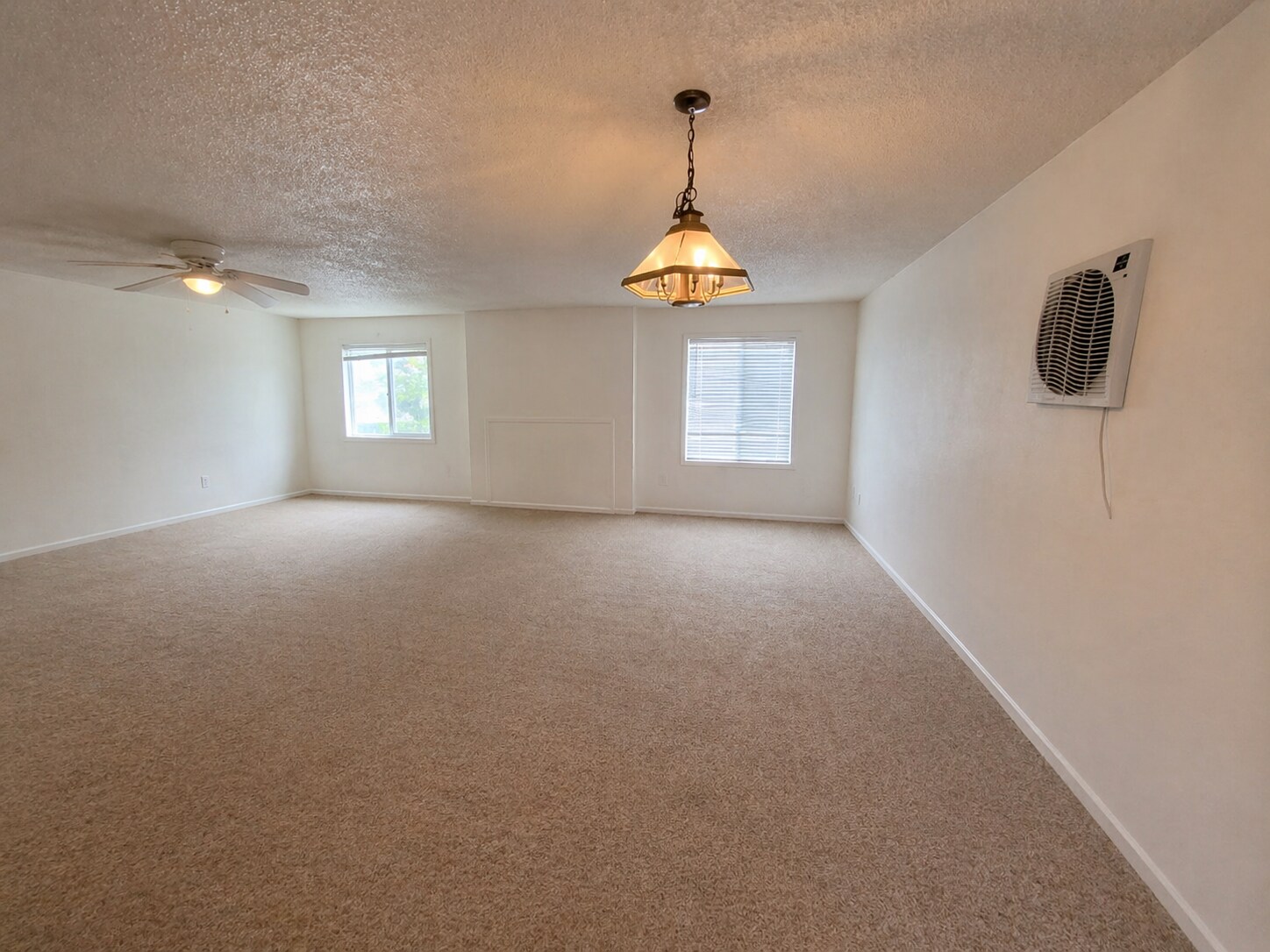 Building Photo - 1400 Acacia Dr