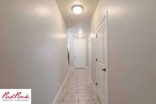 Building Photo - Dog Friendly, Pleasant 4 Bedroom, 2.5 Bathroom Townhome