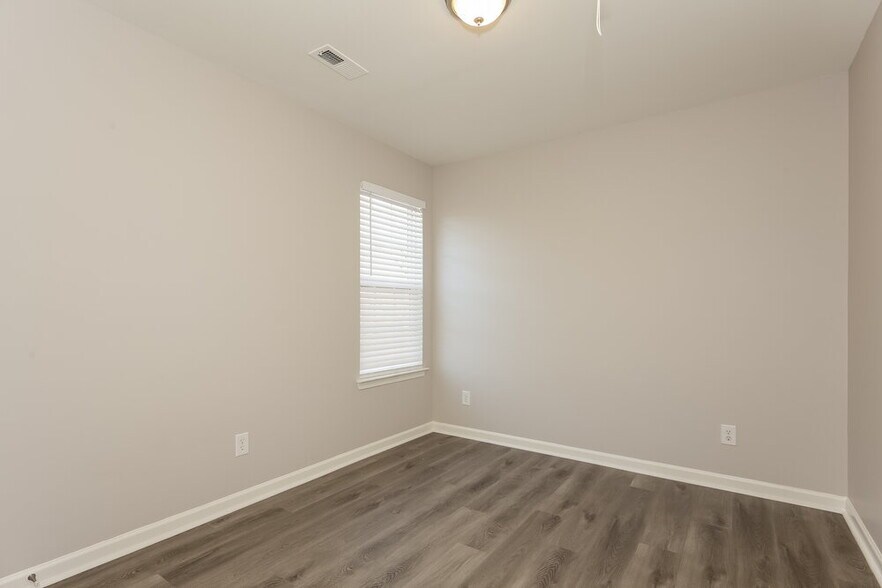 Building Photo - 6819 Jamison Ln