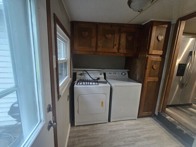 Building Photo - 3 Bedroom Home in Champaign!