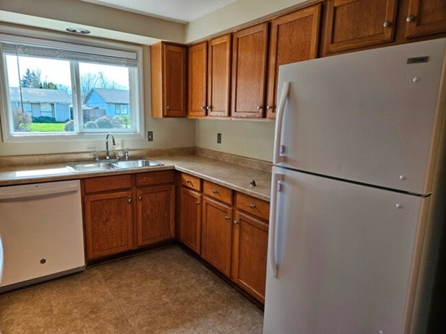 Building Photo - 3Bd/2Ba Single Story Home-For viewing!