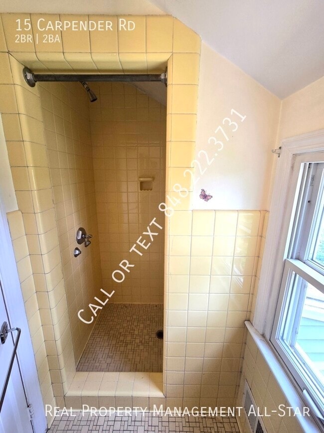 Building Photo - 15 Carpender Rd