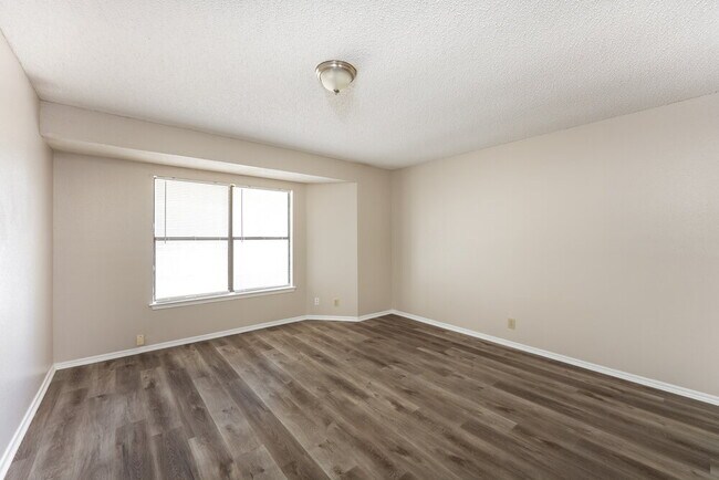 Building Photo - 8743 Ridge Moon Dr