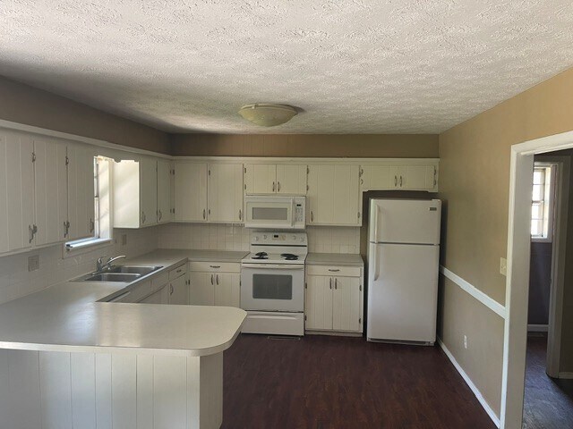 Building Photo - 2451 S Meadowbrook Ave