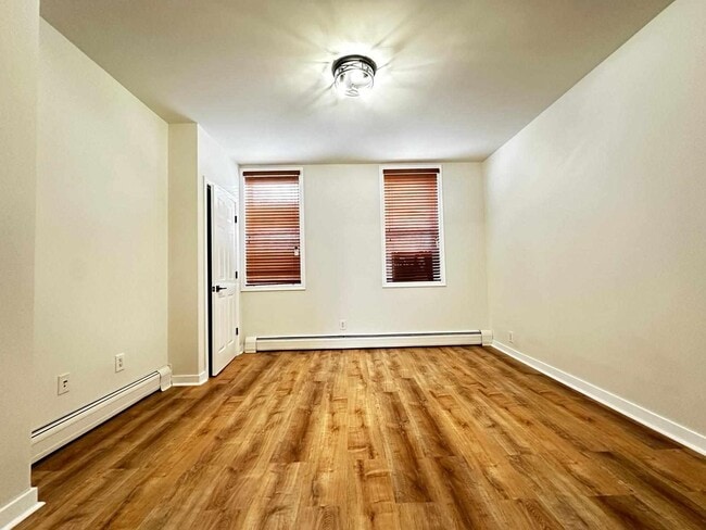 Building Photo - 226 70th St