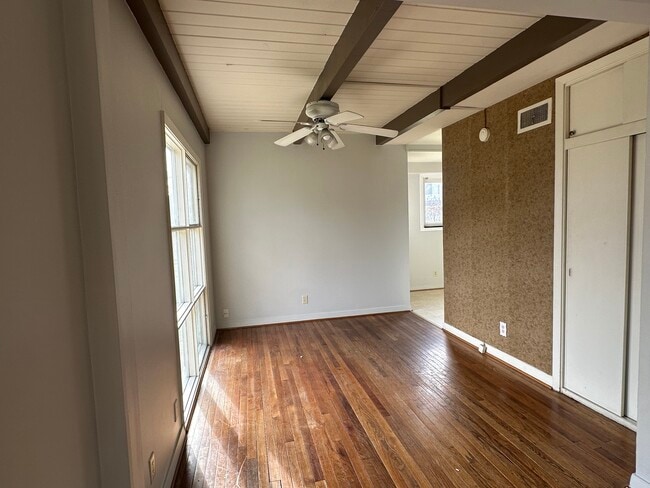 Building Photo - WCA 1706