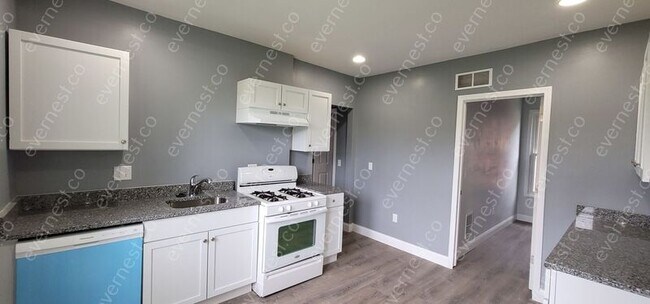 Building Photo - 1468 Baldwin St