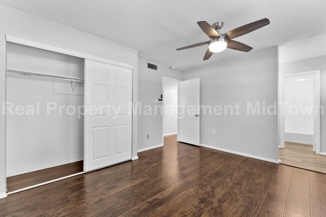 Building Photo - 2827 Blackwood Dr