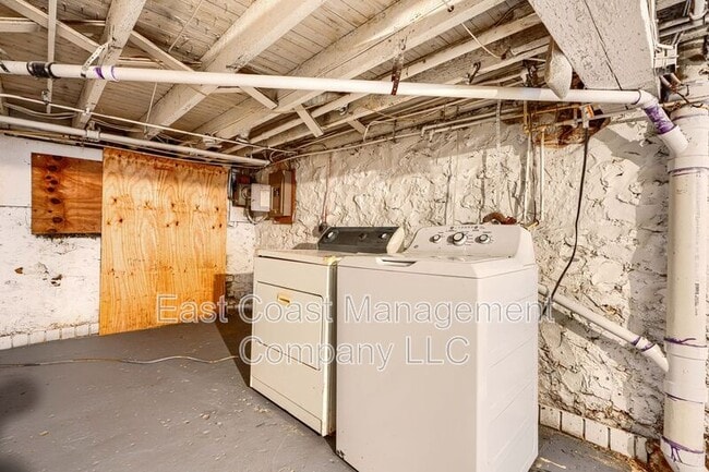 Building Photo - 3213 Elmley Ave