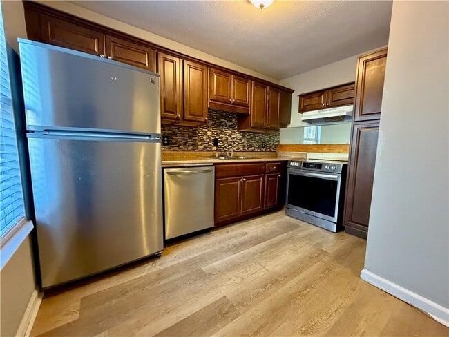 Building Photo - 1911 Shenandoah Valley Ln SE