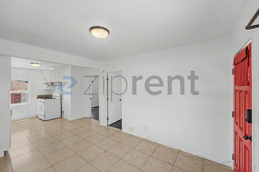 Building Photo - Unit