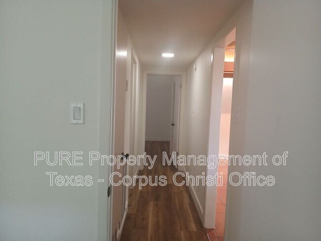 Building Photo - 730 Bradshaw Dr